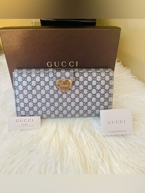 Gucci GG Lovely Heart Long Wallet